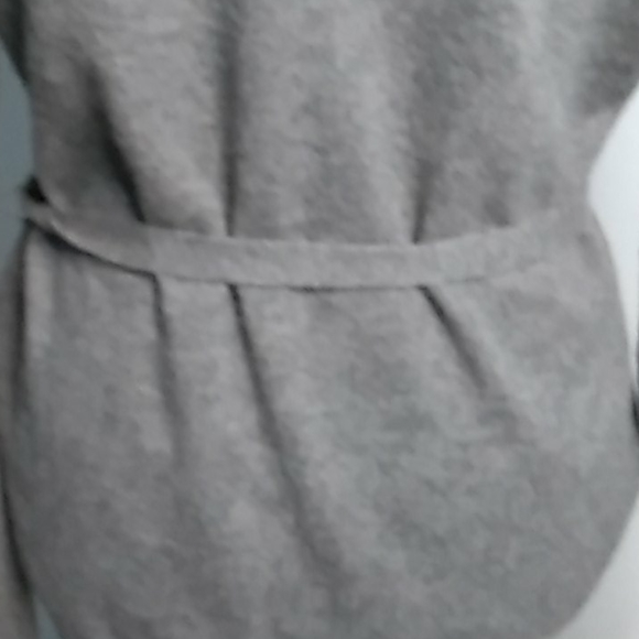 Saks FIFTH AVENUE   cashmere  gray belted sweater sz large - Picture 6 of 14
